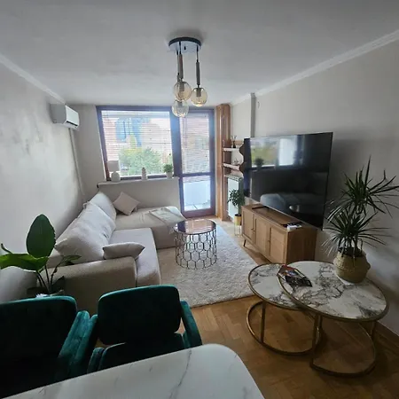 Wawa Nest Center 公寓 *